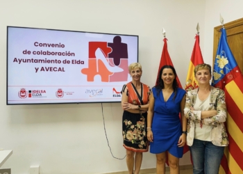 Elda renueva un año más el convenio con AVECAL para seguir acercando la industria del calzado a la juventud eldense