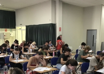 Desplazados ucranianos aumentan su empleabilidad con la certificación DELE del Instituto Cervantes en la Vega Baja de Alicante