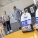Las Oficinas de Turismo de l’Alfàs disponen ya de las nuevas tarjetas con código QR del servicio de taxis