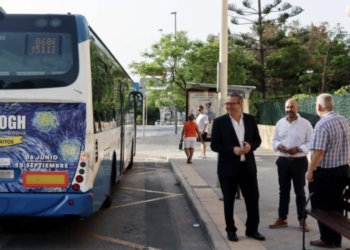 Benidorm instala ocho nuevas marquesinas en paradas de autobús de distintos barrios