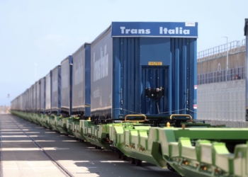 La alcaldesa pide al Ministerio de Transportes el soterramiento de las vías de Serrería