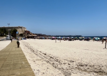 La Playa de la Glea en Orihuela Costa reabre al baño
