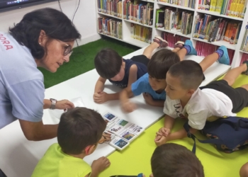 La Biblioteca Municipal “Enric Valor” programa visitas y talleres para los alumnos de la escuela de verano municipal