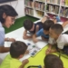 La Biblioteca Municipal “Enric Valor” programa visitas y talleres para los alumnos de la escuela de verano municipal