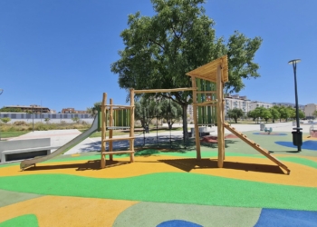 lda renueva una zona de juegos infantiles en el Sector 9