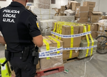 Un operativo policial entre Elche y Crevillente detecta más de 18.000 artículos con irregularidades