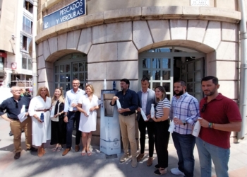 Aguas de Alicante y el Ayuntamiento presentan el proyecto para la instalación de surtidores de agua refrigerada en la ciudad