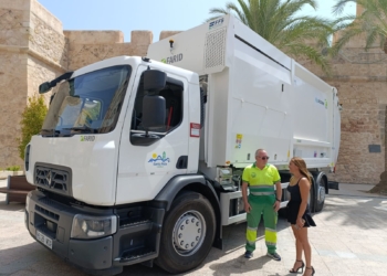 Urbaser incorpora los nuevos camiones recolectores de carga lateral