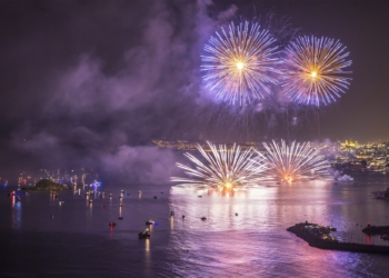 El Castell que convierte la noche en día