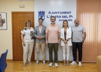 L’Alfàs firma un convenio con HOSBEC para la promoción turística y la implantación de herramientas DTI