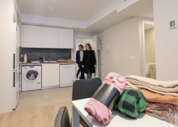 Un total de 41 familias afectadas por el incendio de Campanar ya han abandonado el edificio municipal del Safranar