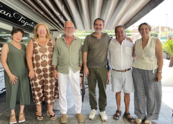 Vicente Arques se reúne con el personal de la Asociación Voluntariado Social de l’Alfàs