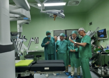 El Hospital Doctor Balmis es el primero de la Comunitat en incorporar la cirugía robótica pediátrica