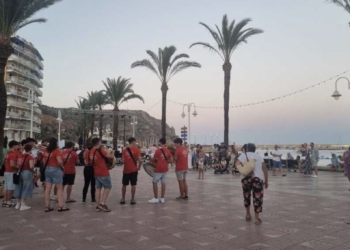 Xàbia dinamiza el comercio local con música y baile durante este verano