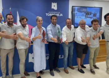 Eduardo Dolón recibe a los campeones absolutos de la 42ª Copa del Rey de Vela