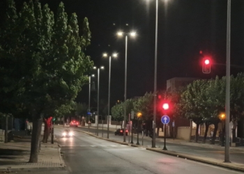 Elda mejora la iluminación de la avenida del Mediterráneo con la instalación de nuevas luminarias LED
