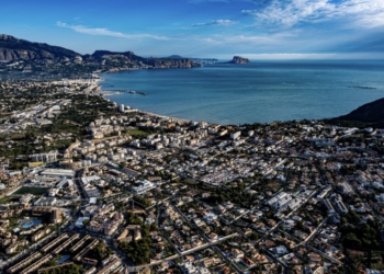 l’Alfàs destina 51.000 euros al desarrollo del sector comercial y empresarial