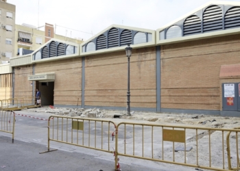 El Ayuntamiento acondicionará un aparcamiento con 150 plazas en el entorno del Mercado de Torrefiel