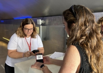 Medio millar de usuarios utiliza la app para comprar el ticket del ascensor del Castillo