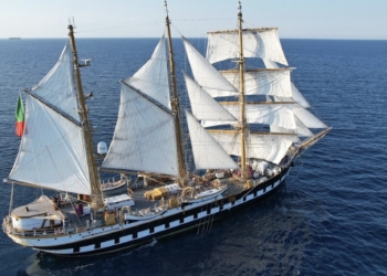 València acoge al buque escuela italiano ‘Palinuro’