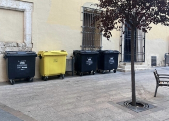 Villena cambia de ubicación los contenedores de la Plaza de Santiago
