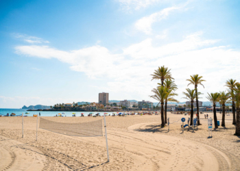 La playa del Arenal ha recuperado su normalidad este verano