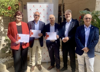Cruz Roja Elche premia a 3 investigadores durante la celebración de su 115 aniversario