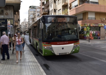 Abierto el plazo para solicitar la exención del pago del bus para estudiantes menores de 26 años