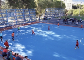 Las pistas del polideportivo Caramanxel Juan Agudo Garat llevarán los nombres de Pardo y Bravo