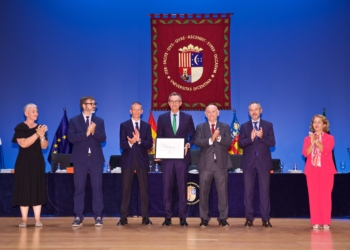 Sergio Sánchez, director de Aguas de Alicante, recibe el premio ‘Empresa – Universidad’ de los Postgrados en Empresa de la UA