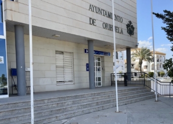 Pasacalles y música para celebrar el Día de la Hispanidad en Orihuela Costa