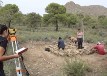 Investigadores de la UA y el Museo Arqueológico de Jumilla realizan nuevos hallazgos en la necrópolis del Collado y Pinar de Santa Ana