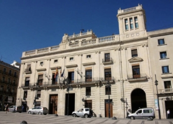 Alcoy presenta la modificación en la ordenación de tributos, tasas y precios públicos para el año 2025