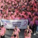 Una multitudinaria ‘marea rosa’ de Anémona llena las calles de Benidorm para seguir luchando contra el cáncer de mama