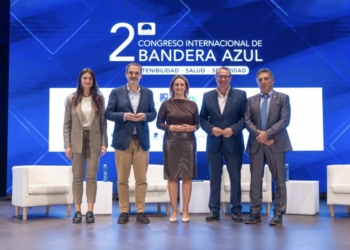 Más de 200 personas debaten en l’Alfàs del Pi sobre sostenibilidad, salud y seguridad en las playas