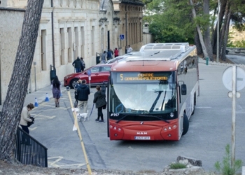 El Ayuntamiento habilita un servicio especial de autobús al cementerio por Todos los Santos