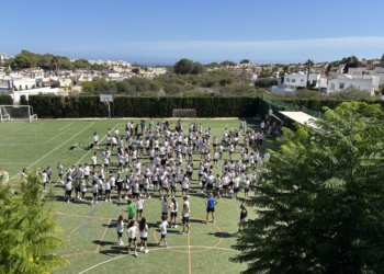 1.500 alumnos de Murcia y la Vega Baja de Alicante estrechan lazos con 16 países en el Día Mundial del Bienestar