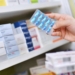 Sanidad, Cruz Roja y el Colegio de Farmacéuticos de Valencia habilitan un teléfono  para facilitar el acceso a los medicamentos