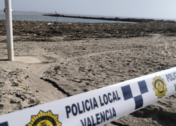 València cierra playas para facilitar su limpieza