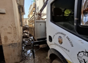 Alcoy aporta 11 vehículos, 6 bombas y personal para ayudar en Paiporta