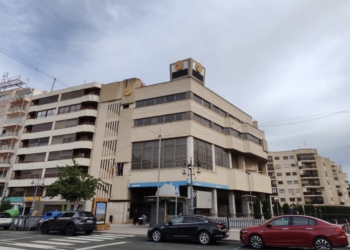 Orihuela acuerda la adquisición del edificio de la CAM por dos millones de euros
