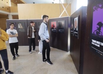 Alumnos del Pere Maria Orts i Bosch plasman su rechazo a la violencia machista en 18 carteles que podrán verse en todo Benidorm