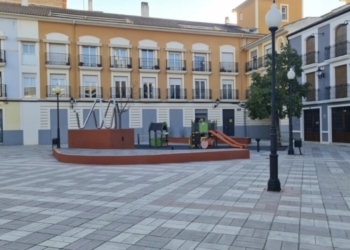 La plaza de Las Malvas inicia su cambio estético y la ampliación de su superficie ajardinada