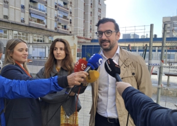 Comienzan las obras de reurbanización y modernización de la plaza de los pisos azules