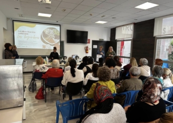 Medio centenar de personas participan en el taller de legumbres organizado por Pangea