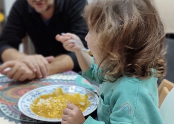 Los niños cuidados por sus abuelos tienen un 10% más de riesgo de sufrir obesidad infantil