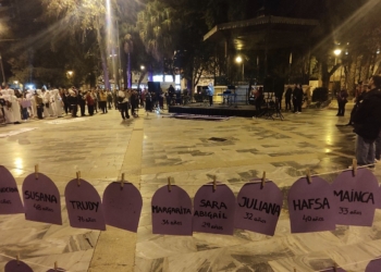 Orihuela muestra su repulsa a la violencia de género con una multitudinaria marcha por las calles de la ciudad