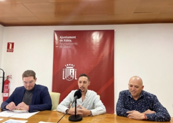 Xàbia acoge la II Travesía Solidaria a Nado ’10k Cap de la Nao’