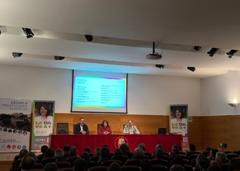 Amparo Navarro cierra su campaña con la voluntad de impulsar el proceso de transformación y mejora iniciado en la UA