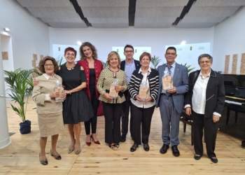 San Vicente celebra el Día del Maestro con un acto de reconocimiento a cinco profesionales destacados por trayectoria en centros del municipio